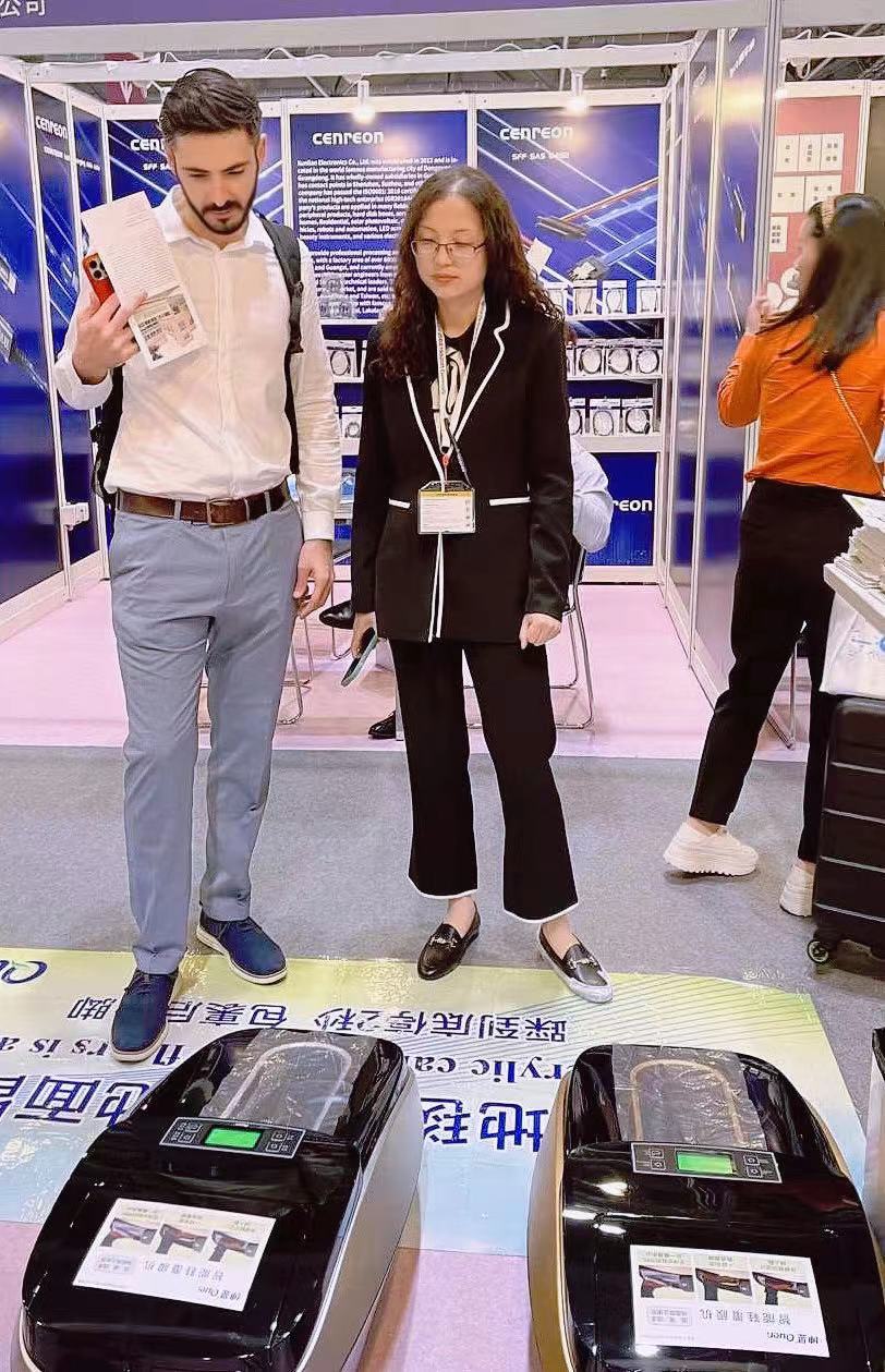 QUEN Automatic shoe cover dispenser was demonstrated at Hong Kong Electronics Exhibition