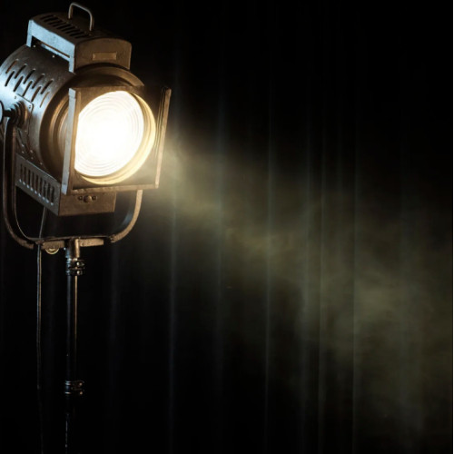 What Is the Difference Between a Spotlight and a Floodlight?