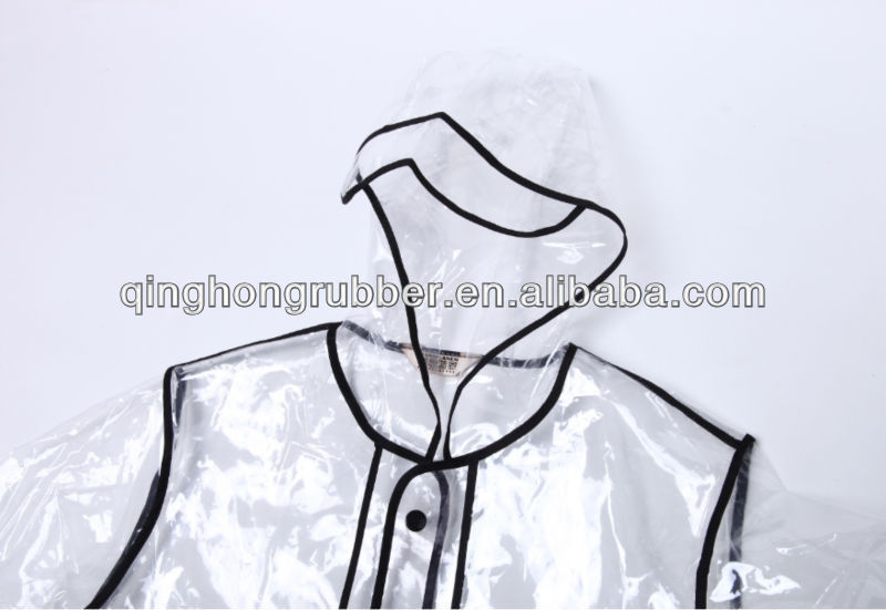 Wholesale Raincoats, Disposable PVC Raincoats, Women in Plastic Raincoats