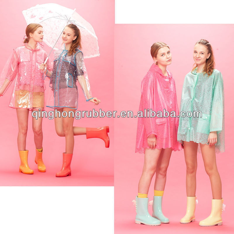 Wholesale Raincoats, Disposable PVC Raincoats, Women in Plastic Raincoats