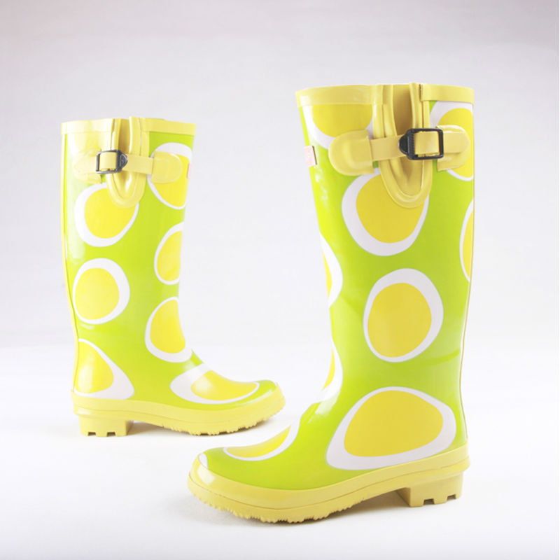 Custom-made rubber rain boots in zhejiang