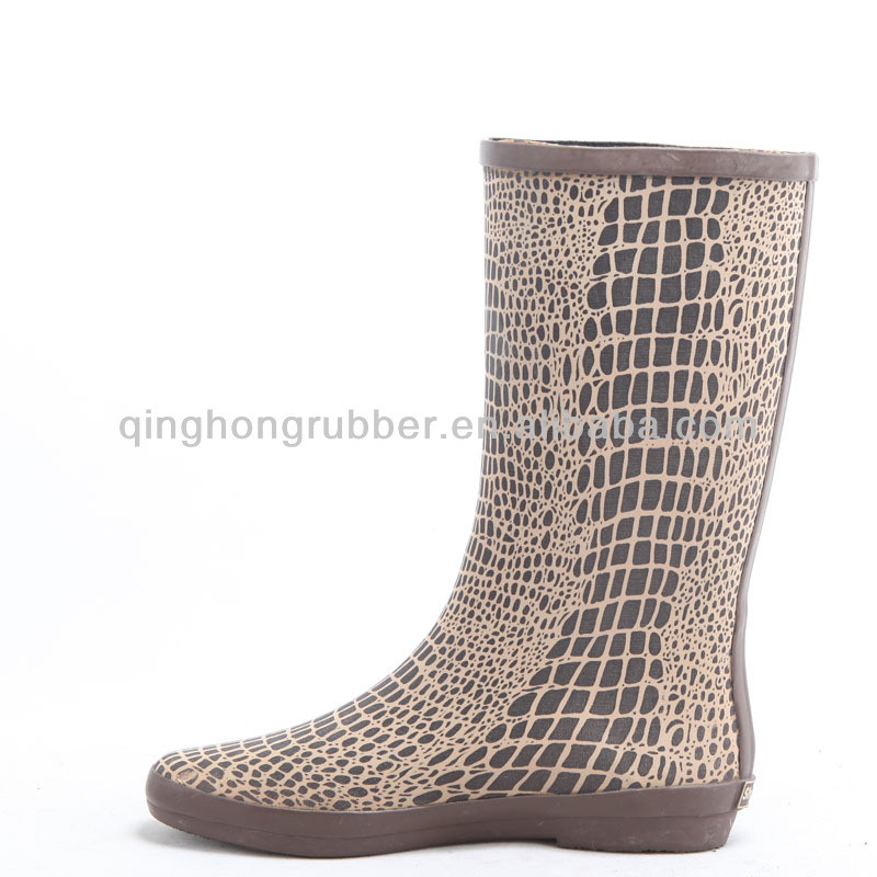 2014 latest fashion print fabric coated rubber rain boots