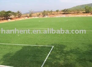 Econômico homem made campo de futebol grama
