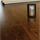 Semi mate suave de madera en relieve suelo de PVC tablón
