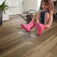 Compared with Hardwood Flooring, Why Choose Vinyl Flooring?