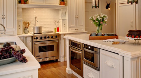 This Hermes flagship store in Tokyo even showcase leaking? !