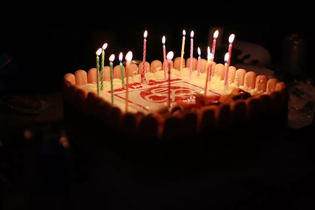 你若盛开蜜蜂自来,为小蜜蜂跨个夜,祝你生日快乐!