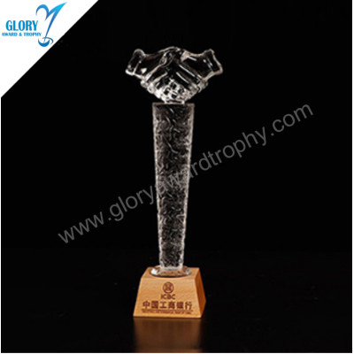 Selected quality crystal handshake trophy with wooden base made in China factory