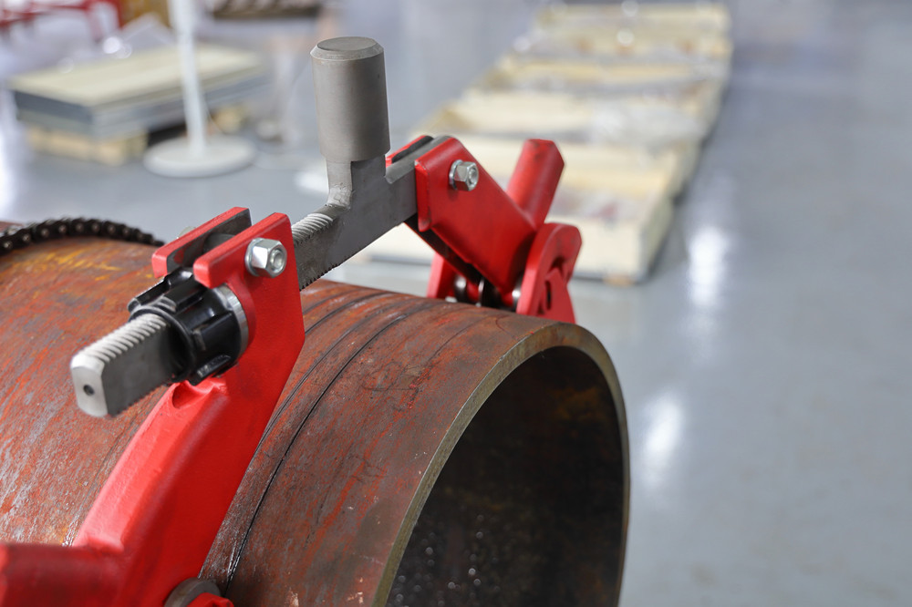 rotary manual pipe cutter