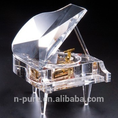 Elegant Transparent Piano Design K9 Crystal Glass Music Mechanism Box with Revolving Led Base