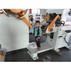 Linea automatica di tranciatura per raddrizzatrice srotolamento, modello: gl-400h