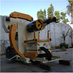 La Unidad De Motor De La Máquina Uncoiler
