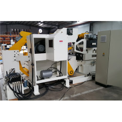 3 Em 1 NC Servo Decoiler Straightener Feeder