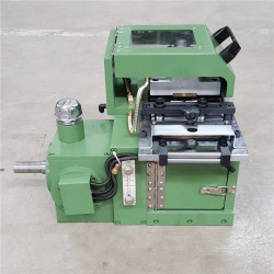 Machines d'alimentation à pince
