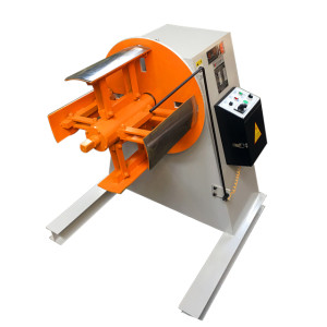 Motorized decoiler with manual expansion
