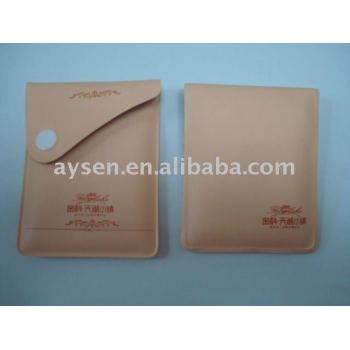 Cinzas de cigarro do bolso com botão