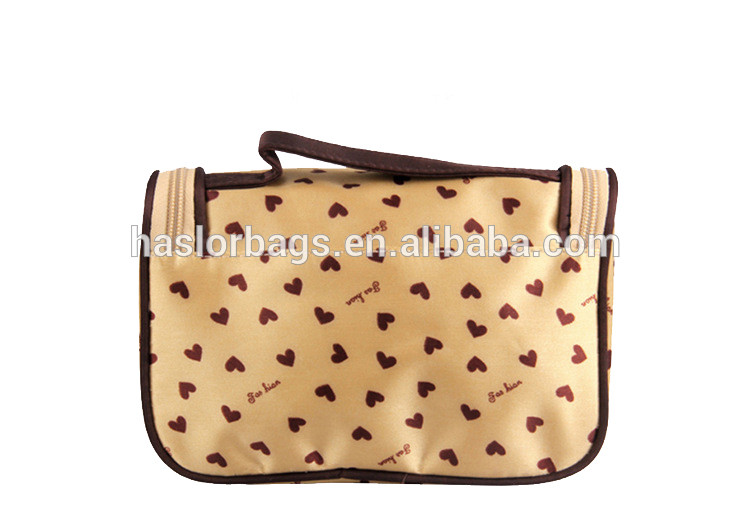 Beautiful love print stain cosmetic bag for women