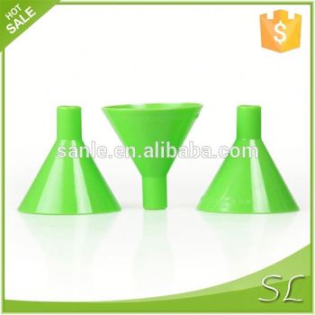 Plastic funnel for packing liquid or oil