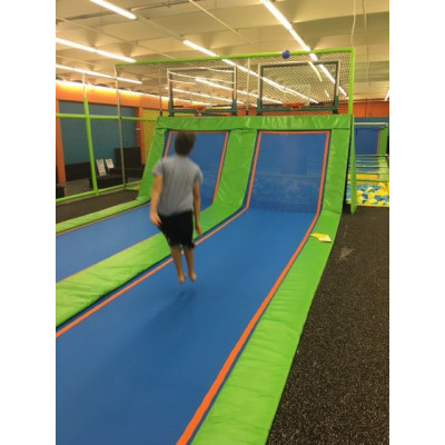 How to play the Olympic jump in a large trampoline park?