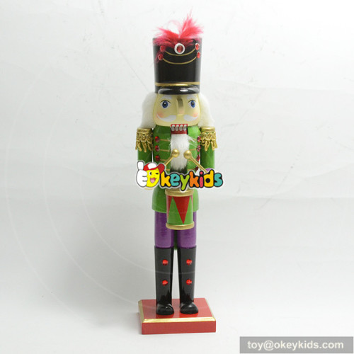 Wholesale most popular wooden king nutcracker toy as traditional ornament W02A192