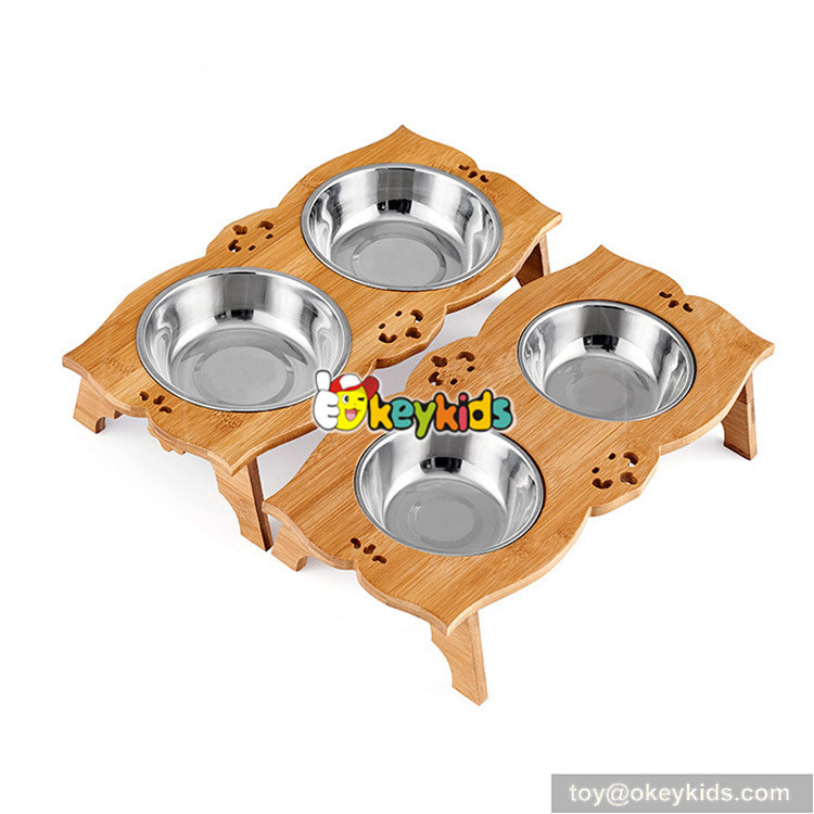 dog with 2 bowls