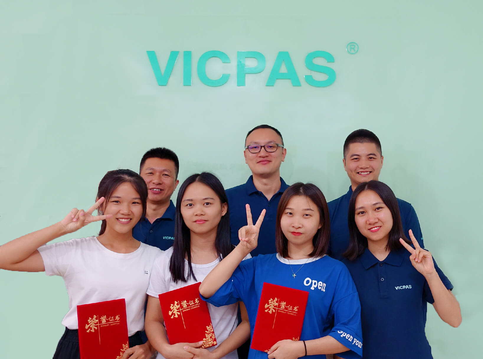 Congratulations!Three students won the title of outsanding intern in Vicpas.