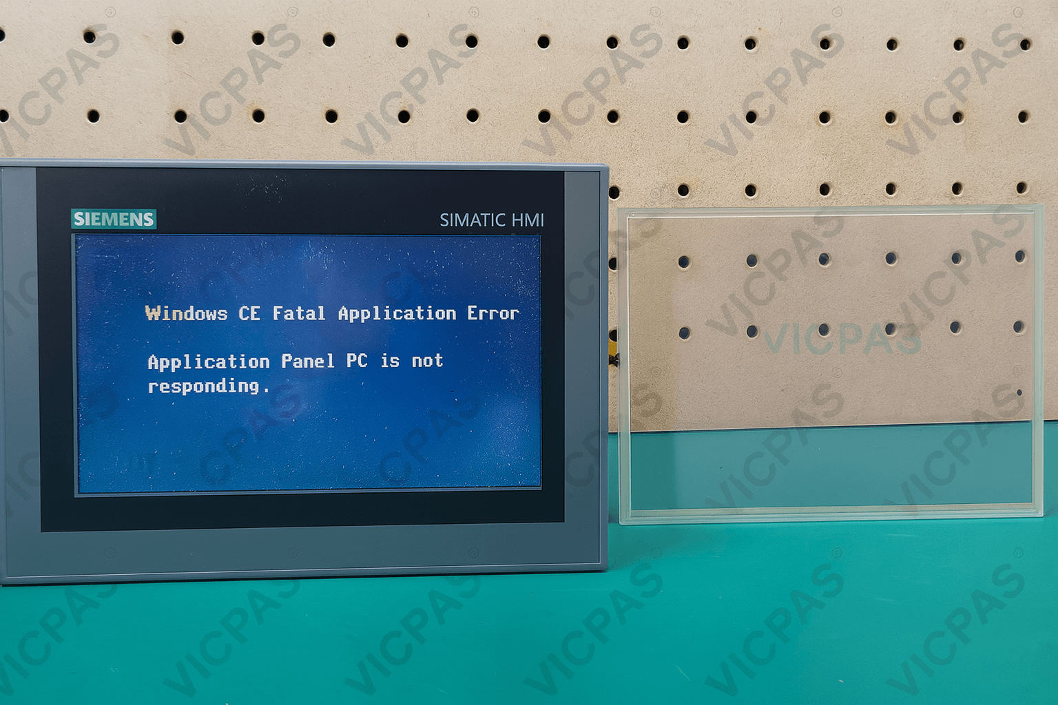 Frozen Siemens KTP700 HMI screen compared to Vicpas replacement touchscreen