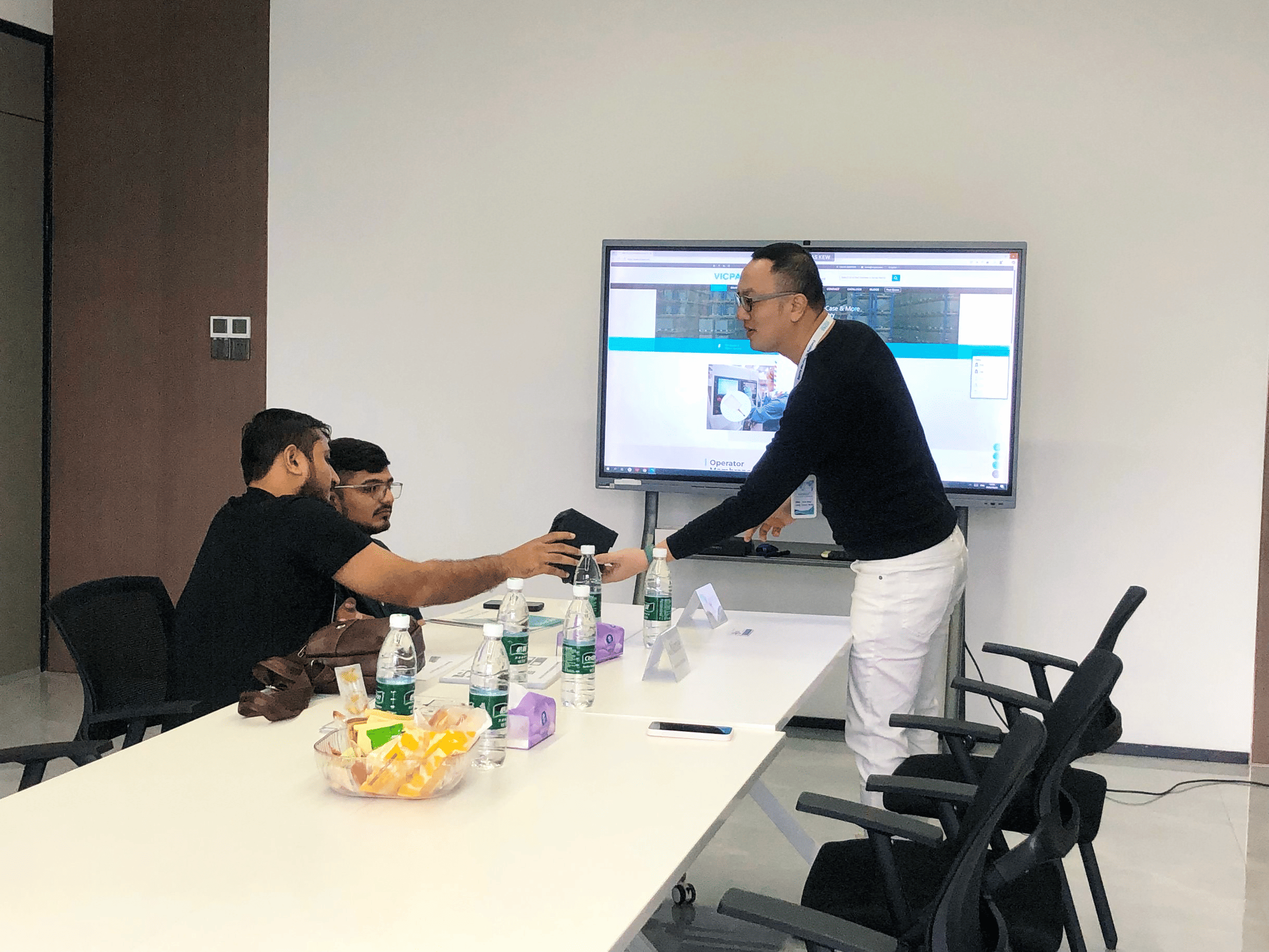 Indian Customers Visit VICPAS Headquarters for Plastic Housing Product Discussion