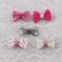 Glitter mini bow hair clip to toddlers