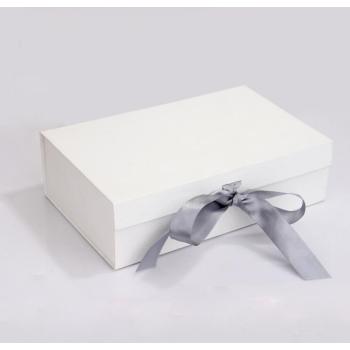 2017 Customized printed foldable box ribbon boxes gift boxes with robbin made in China