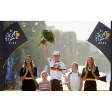 André Greipel (Lotto-Soudal) wins the 21st and final stage of the 2016 Tour de France