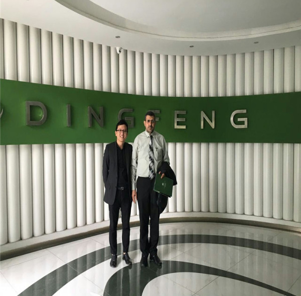 CLIENT DU PAKISTANVISIANT NOTRE ENTREPRISE