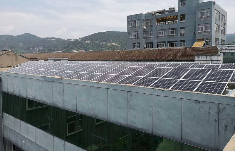 مصنع للطاقة الشمسية
