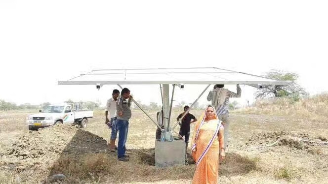 India cliente usa bomba solar