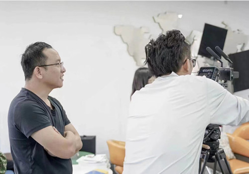 大功率太阳能水泵-浙江顶峰电器有限公司开展企业文化宣传片拍摄