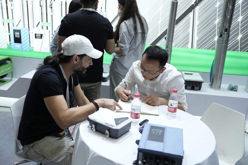 DIFFUL Solar Pump apresentando tecnologia avançada de bomba solar de água na SNEC16ª Exposição Internacional