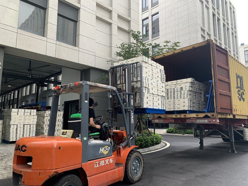 Fábrica de bombas solares de água DIFFUL: atendendo aos pedidos dos clientes com velocidade e precisão