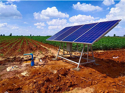 Como bombear água sem eletricidade: bombas solares de água