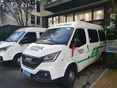 顶峰泵业推出创新移动展示柜:移动太阳能水泵技术展厅