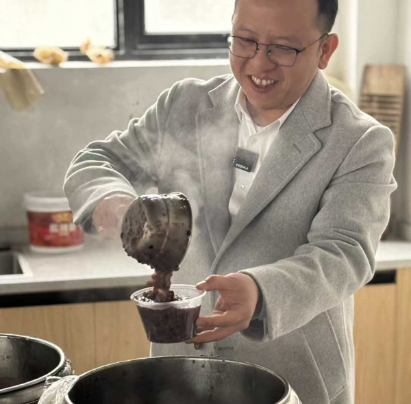 Difful Celebrates Laba Festival with Traditional Porridge for Employees