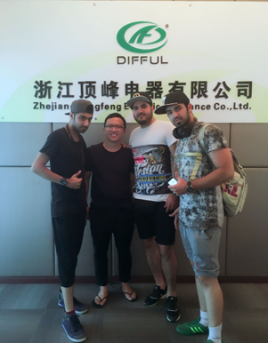 Pompe Dingfeng --- Nos clients d’Thaïlande viennent visiter notre filiale Ningbo