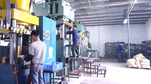 Ruiquan Hardware add new  cold forging heat sink machine -3500 ton and 1000 ton.