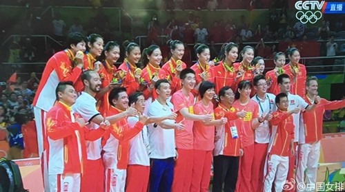 Chinese women's volleyball final 3-1 Serbia won another Olympic champion in 12 years