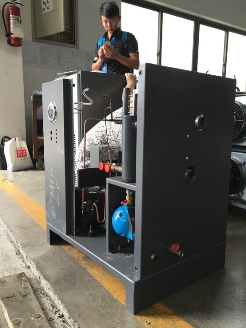 Refrigerated air dryer for light industrial facilities