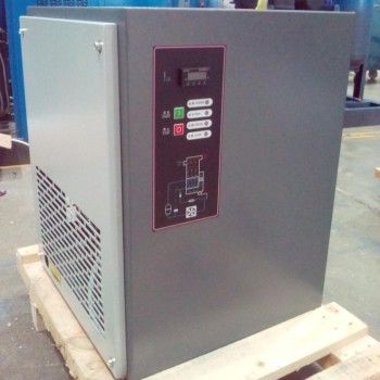 Air-cooled refrigerated warm air dryer