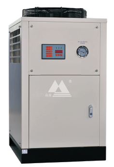 Air cooled water chiller with scroll compressor