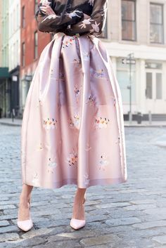 vintage embroidery pink dress look