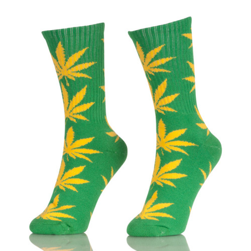 Boys Wearing Crew Cheap Hemp Weed Leaf Socks for Man