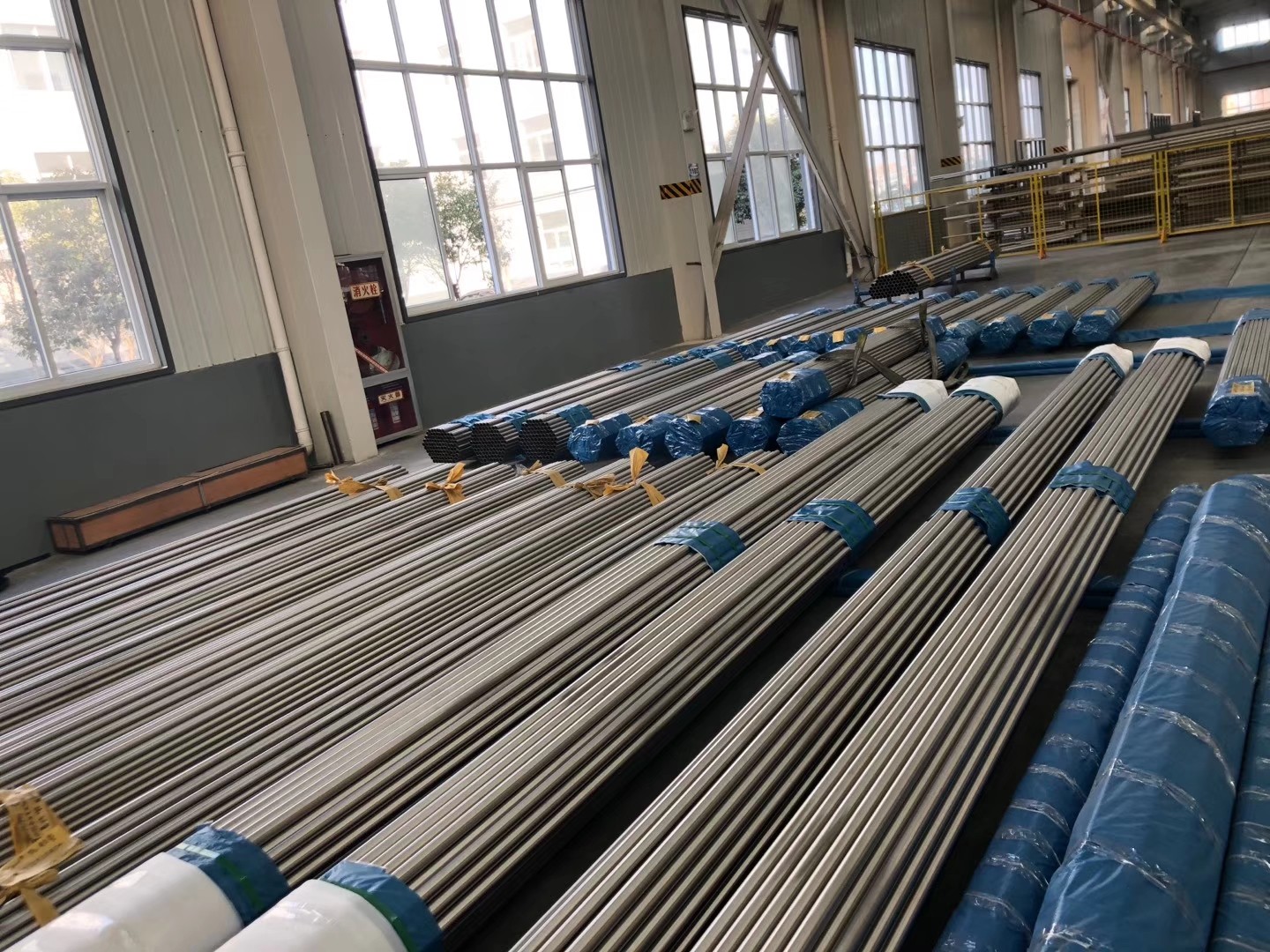 What are the rolling methods and matters needing attention of titanium seamless pipe?