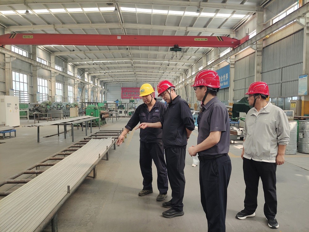 9月24日,市安全管理局张局长等一行领导,莅临我司进行安全工作指导。